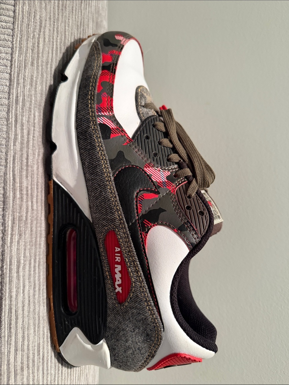 Nike Air Max Low-Top Sneaker - White/Red/Black/Brown
